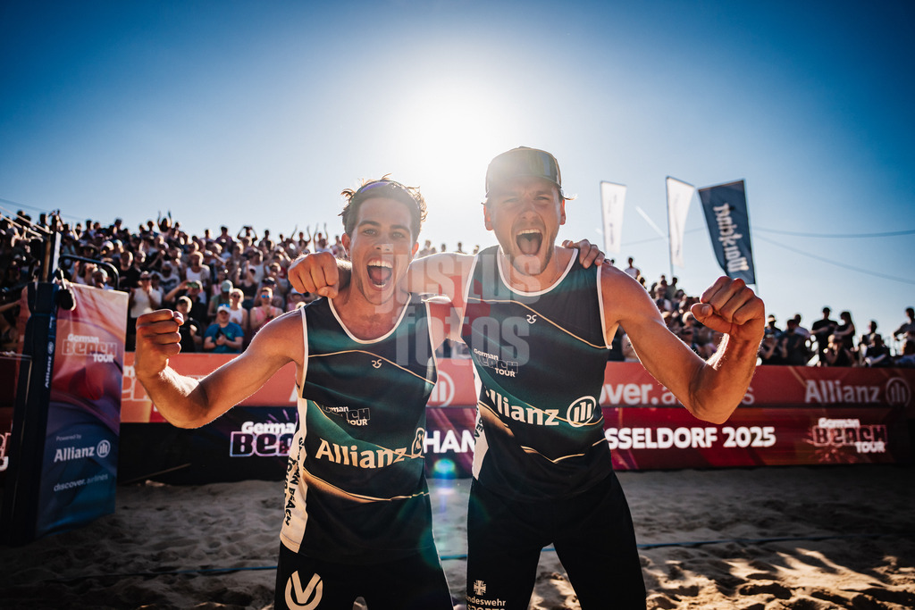 Beachvolleyball | Männer | Allianz German Beach Tour 2025 | Tourstop Düsseldorf | 11.05.2025 | v.l. Lui Wüst und Paul Henning jubeln nach dem Turniersieg
