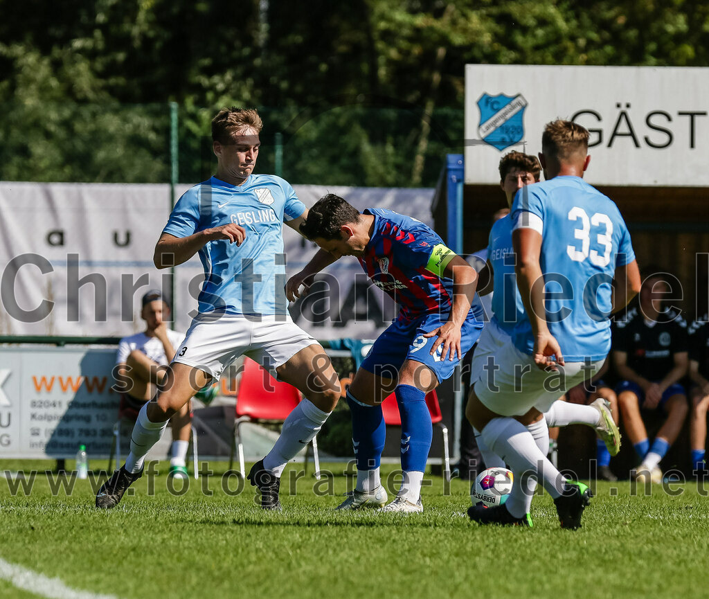 2023-09-16_112_FC_Langengeisling_gegen_TSV_Dorfen | Erding, Deutschland, 16.09.2023:
Fußball, Bezirksliga Oberbayern Ost 2023 / 2024, 9. Spieltag, FC Langengeisling gegen TSV Dorfen, Endergebnis: 3:1

Niko Simak (FC Langengeisling, #3), Gerhard Thalmaier (TSV Dorfen, #9), Hannes Dornauer (FC Langengeisling, #33)

Foto: Christian Riedel / fotografie-riedel.net