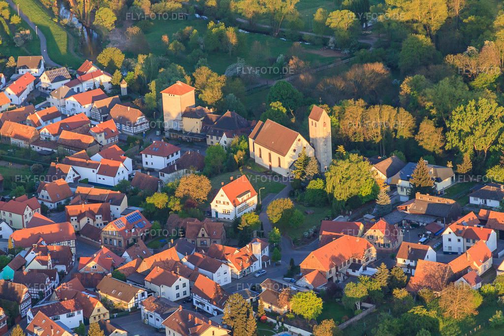 Luftbild: St. Bartholomäus in Berg im Bundesland Rheinland-Pfalz in Deutschland.Foto: IMG_64443.jpg vom 17.04.2014 durch Werner Riehm/FLY-FOTO.deAuflösung des Originals: 4752 x 3168 pxPfarrei Hl. Christophorus Wörth, Bistum Speyer