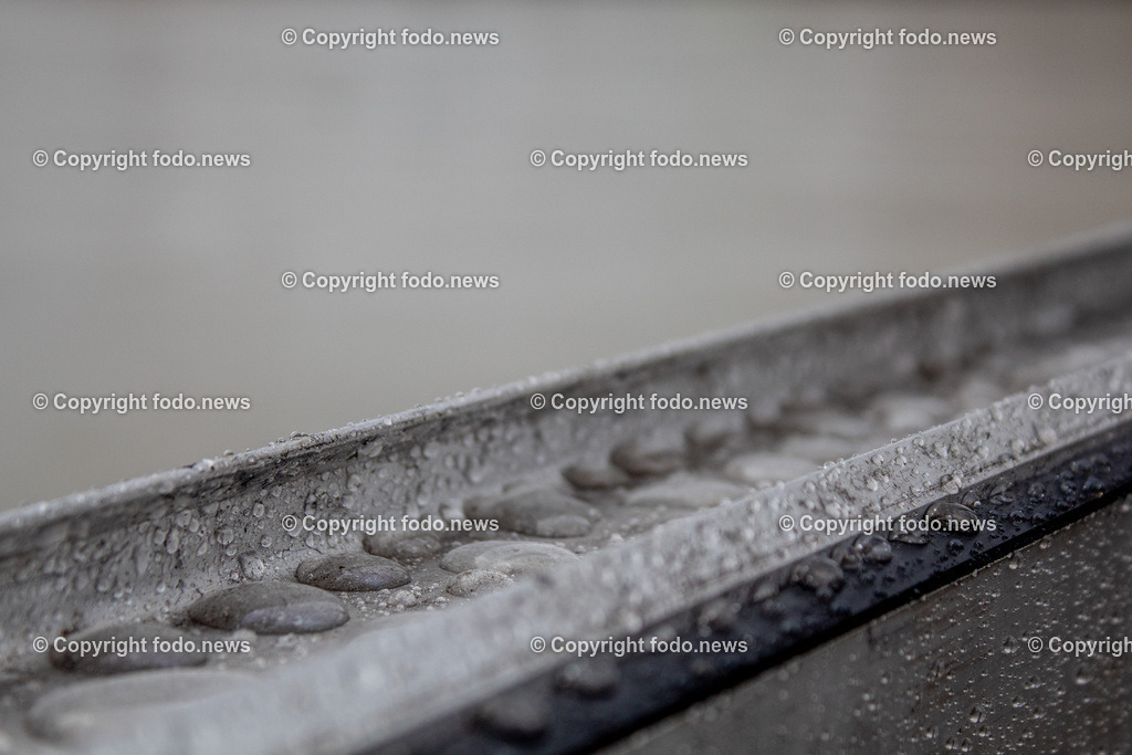 Linz_ Urfahr_ Hochwasserschutz_ 13.09.2024-32 | 13.09.2024, Linz, AUT, Urfahr, Hochwasser, im Bild Vorbereitung Hochwasserschutz Donaulaende Linz Urfahr, Regen,Tropfen