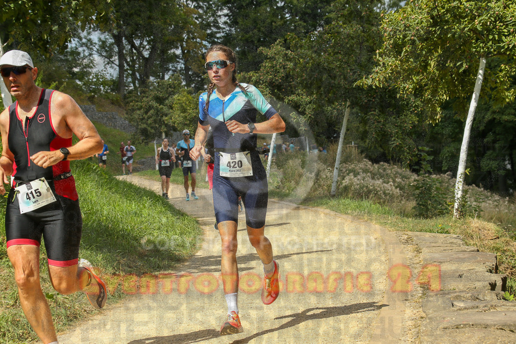 250824_1342_EX1_3298 | Sportfotografie im Rhein-Sieg Kreis, Köln, Bonn, NRW, Rheinland Pfalz, Hessen, etc. Unser Tätigkeitsfeld umfasst den Laufsport vom Volkslauf über den Marathon, Duathlon, Triathon bis zum Ultralauf wie Kölnpfad Ultra oder Schindertrail.