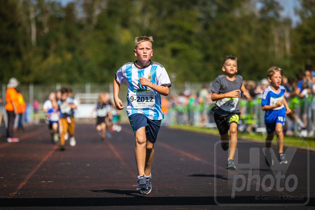 16. Hoywoj-CityLauf im Sportforum Hoyerswerda - 16.09.2023 | 1km VBH-Grundschul-Lauf 2. Klassen - Realisiert mit Pictrs.com