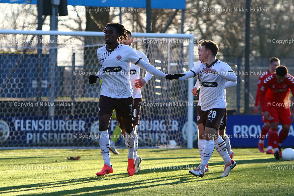 NH_FCEintrachtNorderstedt_FCStPauliU23_RegionalligaNord_30112024 | #7 Romeo Aigbekaen (FC St. Pauli U23) bejubelt das 0:1 nach einem Eigentor vom FC Eintracht Norderstedt.Fußball I Herren I Regionalliga Nord I Saison 2024-2025 I 21. Spieltag I FC Eintracht Norderstedt - FC St. Pauli U23 I 30.11.2024 I Edmund-Plambeck-Stadion