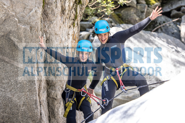 2022_08_22_mountainsports_Actionweek_Canyoing_highres (47 von 58) Kopie 2 | Bestelle die Bilder deines Berg- oder Wasser-Abenteuers mit Mountain Sports bequem von zu Hause aus direkt über unseren Online Fotoshop von pictrs.com. - Realisiert mit Pictrs.com