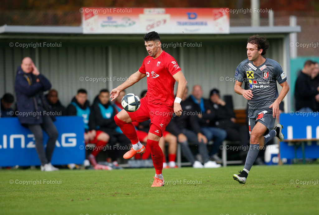 A_LUI_181025_11 | SPORT,FUSSBALL,REGIONALLIGA MITTE ASKOE OEDT-UNION GURTEN 18.10.2025 IM BILD: TONI BARISIC (OEDT) UND NIKLAS SICKINGER (GURTEN)FOTO:FOTOLUI