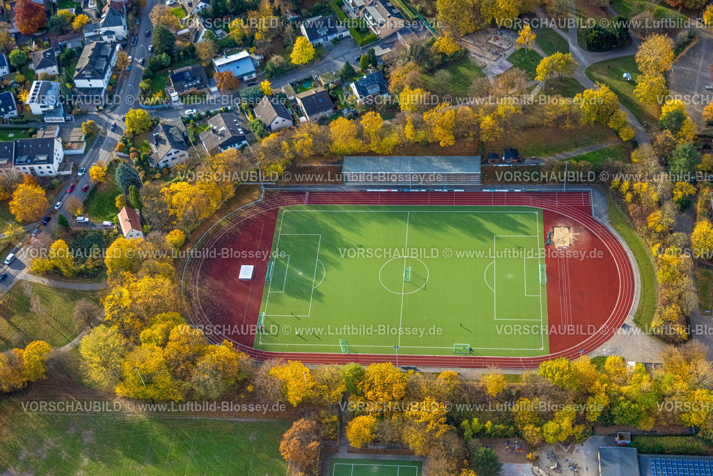 Hagen251102742 | Luftbild, Sportplatz SV Boele-Kabel 1882 e.V., Fußballstadion und Leichtathletikstadion umgeben von herbstlichen Bäumen, Boele, Hagen, Ruhrgebiet, Nordrhein-Westfalen, Deutschland