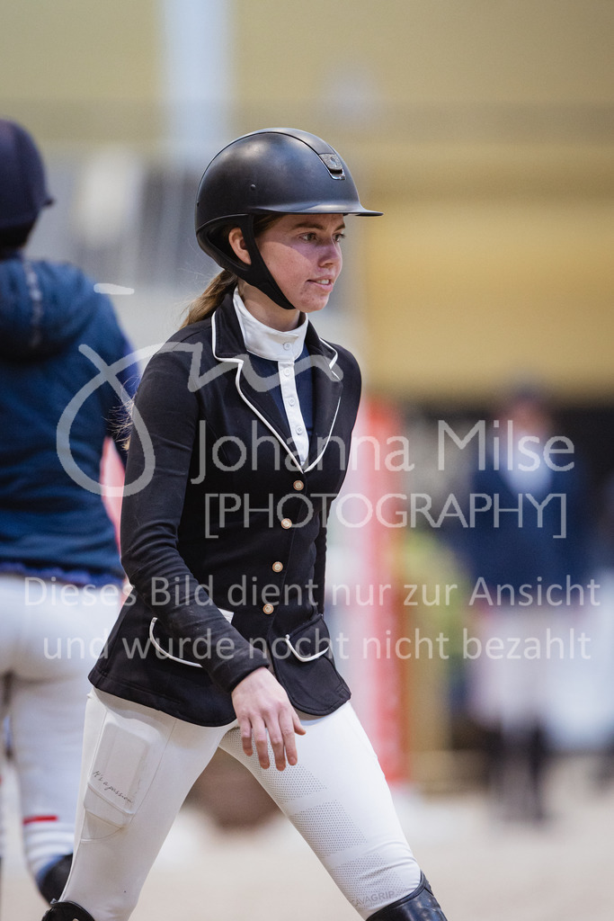 221112_Warstein_L-Spr-102 | Deine schönsten Turniermomente als professionelle Fotos! Entdecke hochwertige Pferdesport-Fotografie im Online-Shop. Jetzt Fotos finden & bestellen!