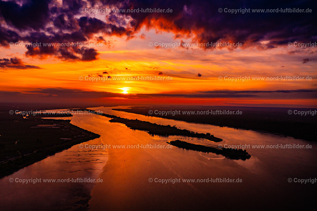 Hamburg_Hanskalbsand_Schweinesand_Elbinsel_ELS_9470060525 | HAMBURG 06.05.2025 Sonnen Untergang über der Landschaft des mit Hochnebel bedeckten Elbinsel entlang des Elbe- Flußverlaufes im Ortsteil Wedel in Hamburg, Deutschland. // Sunrise over the landscape of the mist covered Elbe island along the Elbe river in the district Wedel in Hamburg, Germany. Foto: Martin Elsen