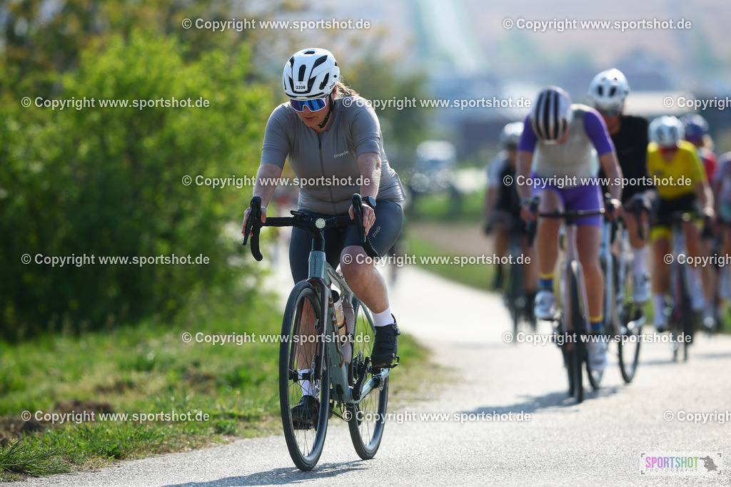 120_TRA55248 | Neusiedlersee Radmarathon 2026@sportshot_your_pictrs #yourpictures#roadtowm2029 #nrm #neusiedlerseeradmarathon #neusiedlersee #neusiedlerseetourismus #burgenland #mörbisch #nrm26 #burgenlandtourismus #voglundco #poweredbyburgenlandtourismus #radsport #rad #marathon #ucigranfondo #visitburgenland #ucigranfondoworldseries