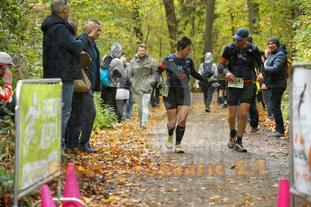 251026_1316_EX1_3063 | Sportfotografie im Rhein-Sieg Kreis, Köln, Bonn, NRW, Rheinland Pfalz, Hessen, etc. Unser Tätigkeitsfeld umfasst den Laufsport vom Volkslauf über den Marathon, Duathlon, Triathon bis zum Ultralauf wie Kölnpfad Ultra oder Schindertrail.