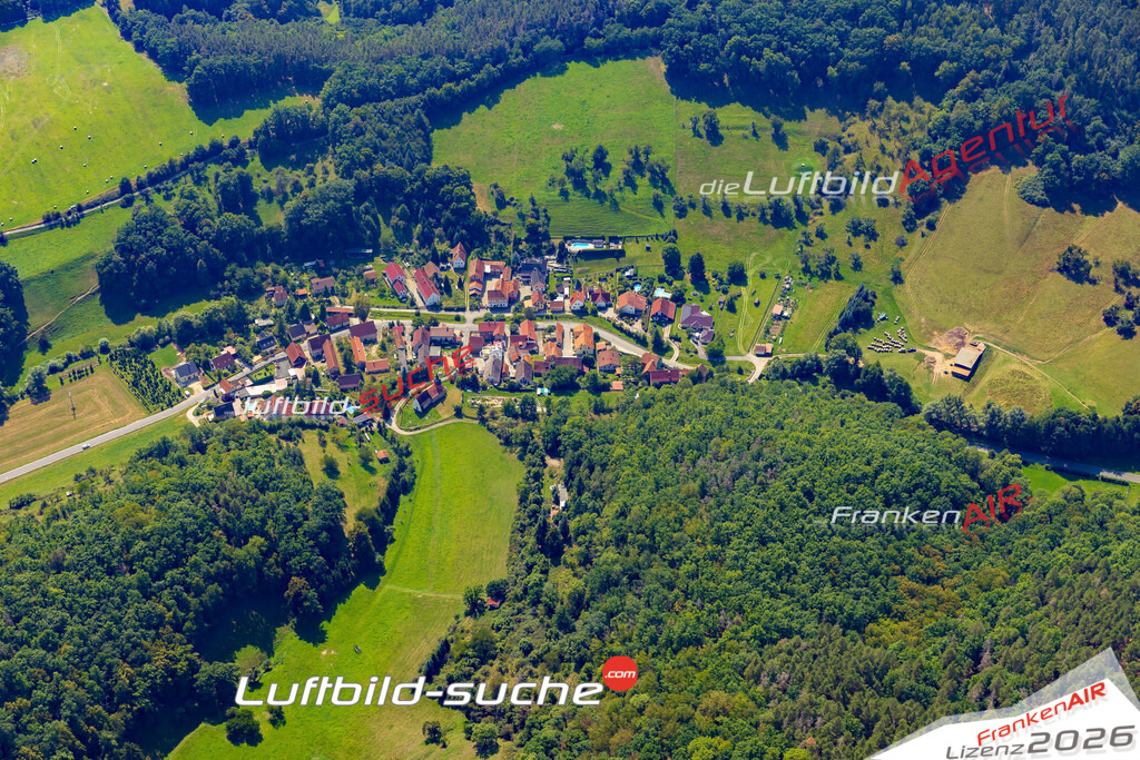 Klassische Luftaufnahme ohne Drohne zeigt:Oberhasel bei Uhlstädt-Kirchhasel - Die Luftbildaufnahme wurde 2025 vom UL-Flugzeug heraus erstellt ( keine Drohnenaufnahme ) - Hochauflösende Luftaufnahme -Nicht vergleichbar mit Google Maps oder Satelittenbilder- Die Geschenkidee !Mit Lizenz und Bildrechte bestellbar
