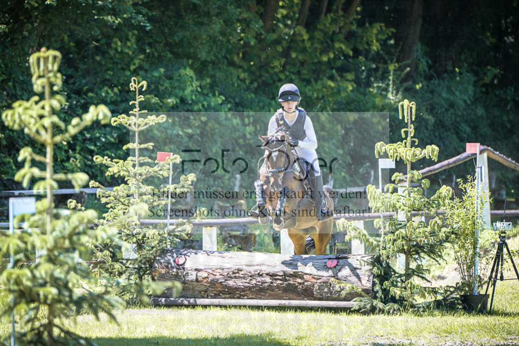 DOS_1085 | Entdecke hochwertige Reitturnierfotos von Foto Oger. Professionell, emotional und authentisch – jetzt Lieblingsmomente im Shop bestellen.Deutschlandweite Turnierfotografie. - Realisiert mit Pictrs.com