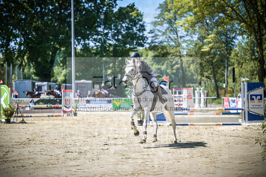 DOS_0070 | Entdecke hochwertige Reitturnierfotos von Foto Oger. Professionell, emotional und authentisch – jetzt Lieblingsmomente im Shop bestellen.Deutschlandweite Turnierfotografie. - Realisiert mit Pictrs.com