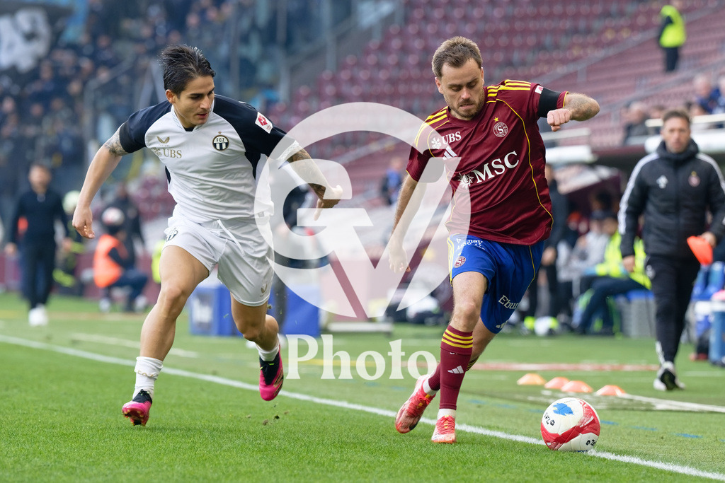 Brack Super League - Servette FC v FC Zurich | Timothe Cognat (8 Servette FC) in action (close up) under pressure of Miguel Reichmuth (38 FC Zurich)  during the Brack Super League match between Servette FC and FC Zurich at Stade de Geneve in Geneva, Switzerland