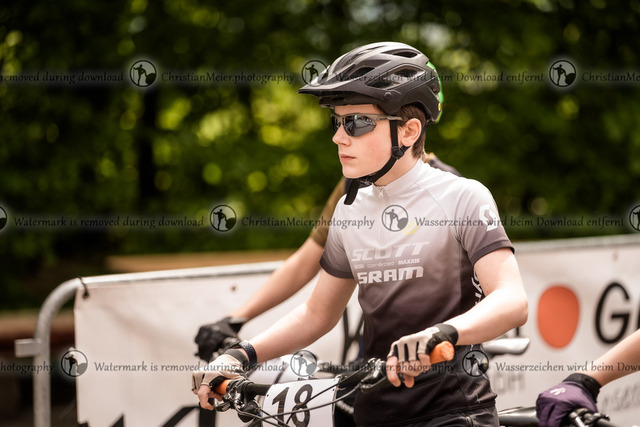 Eierlesen 2026 | Sie wurden bei einem Event oder Sportanlass fotografiert? Hier finden sie ihre Bilder! - Realisiert mit Pictrs.com