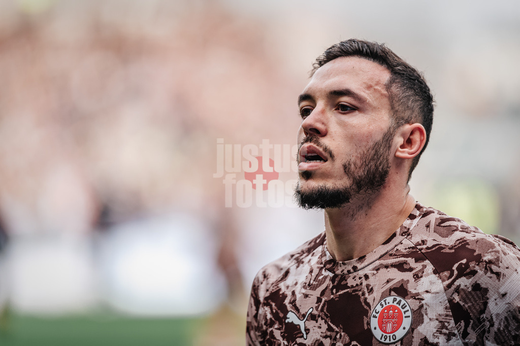 Fußball | Männer | Saison 2025/2026  | Fußball-Bundesliga | 25. Spieltag | FC St. Pauli vs. Eintracht Frankfurt | 08.03.2026 | Mathias Pereira Lage (#28, FC St. Pauli) beim Aufwärmen