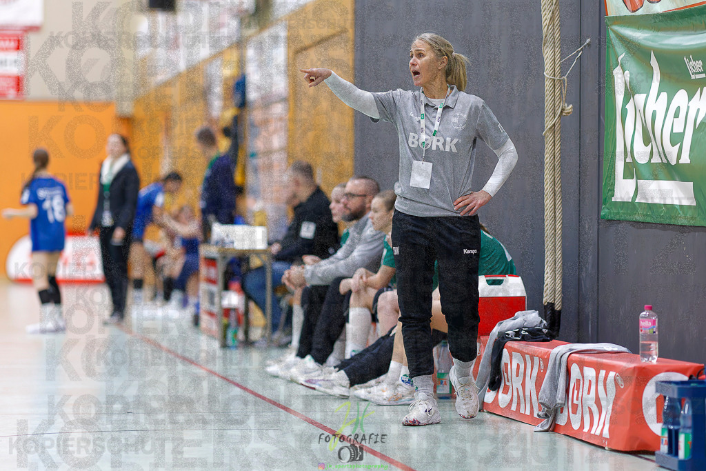 Jugenbundesliga wJB; HSG Kleenheim/Langgöns - SG Kappelwindeck/Steinbach | Jugenbundesliga wJB; HSG Kleenheim/Langgöns - SG Kappelwindeck/Steinbach am 23.11.2025 in Oberkleen (Weidig-Halle)Photo © 2025 - Jörg Heinrich - Realisiert mit Pictrs.com