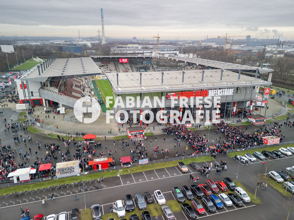 GER Rot-Weiss Essen vs. SSV Ulm, Fussball, 3. Liga, Spieltag 19, Saison 2025/2026, 20.12.2025 | GER Rot-Weiss Essen vs. SSV Ulm, Fussball, 3. Liga, Spieltag 19, Saison 2025/2026, 20.12.2025Foto: Fabian Friese - Realisiert mit Pictrs.com