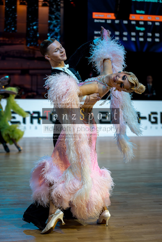 20251214_Baltic-Trophy_2581-2 | Tanzsportbilder, Standardtanz, Lateintanz, WDSF, DTV, LTVB, dancecomp, goc, hessen tanzt, blaues band der spree, walzer, tango, wiener walzer, slowfox, quickstepp, samba, rumba, cha-cha-cha, paso doble. jive, hd-kroft photography, turniertanzsport