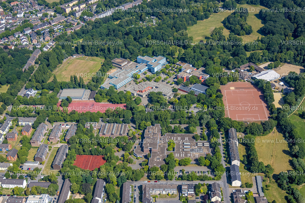 Duisburg220701527 | Luftbild, Schulzentrum Süd, Am Ziegelkamp, mit Sekundarschule Am Biegerpark, Reinhard-und-Max-Mannesmann-Gymnasium MMG, Bertolt-Brecht-Berufskolleg, Sportplatz TuSpo Huckingen 1898, Huckingen, Duisburg, Ruhrgebiet, Nordrhein-Westfalen, Deutschland