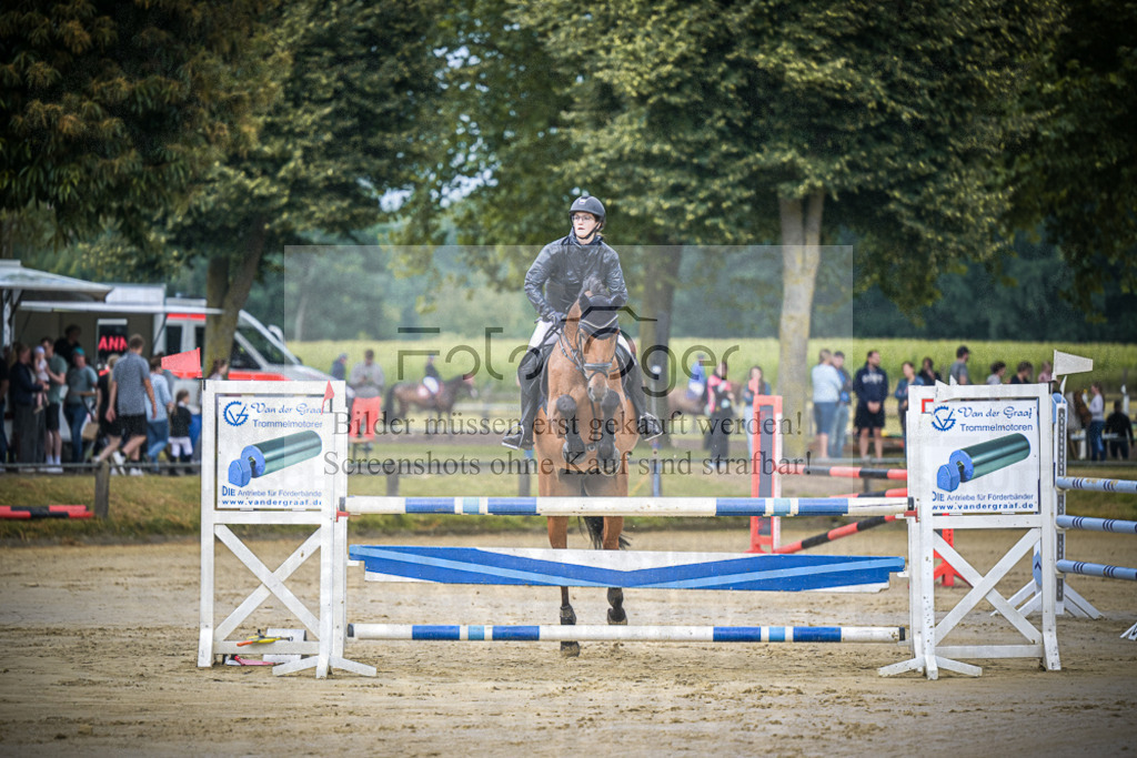 DOS_1590 | Entdecke hochwertige Reitturnierfotos von Foto Oger. Professionell, emotional und authentisch – jetzt Lieblingsmomente im Shop bestellen.Deutschlandweite Turnierfotografie. - Realisiert mit Pictrs.com