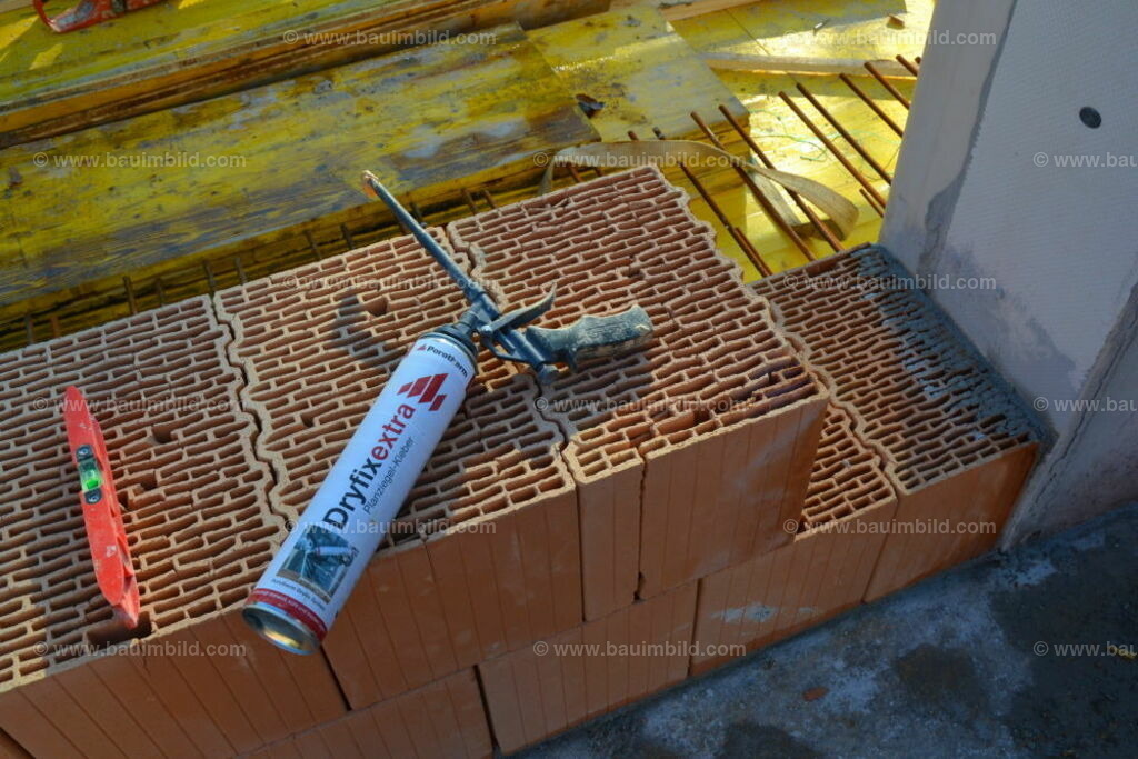 bib-lg07-mauerarbeiten-0110 | Nach LV-Leistungsgruppen sortierte Detailfotos über den Bau eines Hauses. Alle Hausbau-Bilder direkt vom Urheber und Autor der Website Haus-Selber-Bauen.com