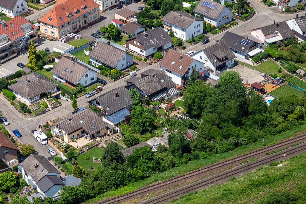 Luftbild: Im Rosengarten in Winden im Bundesland Rheinland-Pfalz in Deutschland. Foto: IMG_127228.jpg vom 26.06.2021 durch Werner Riehm/FLY-FOTO.de