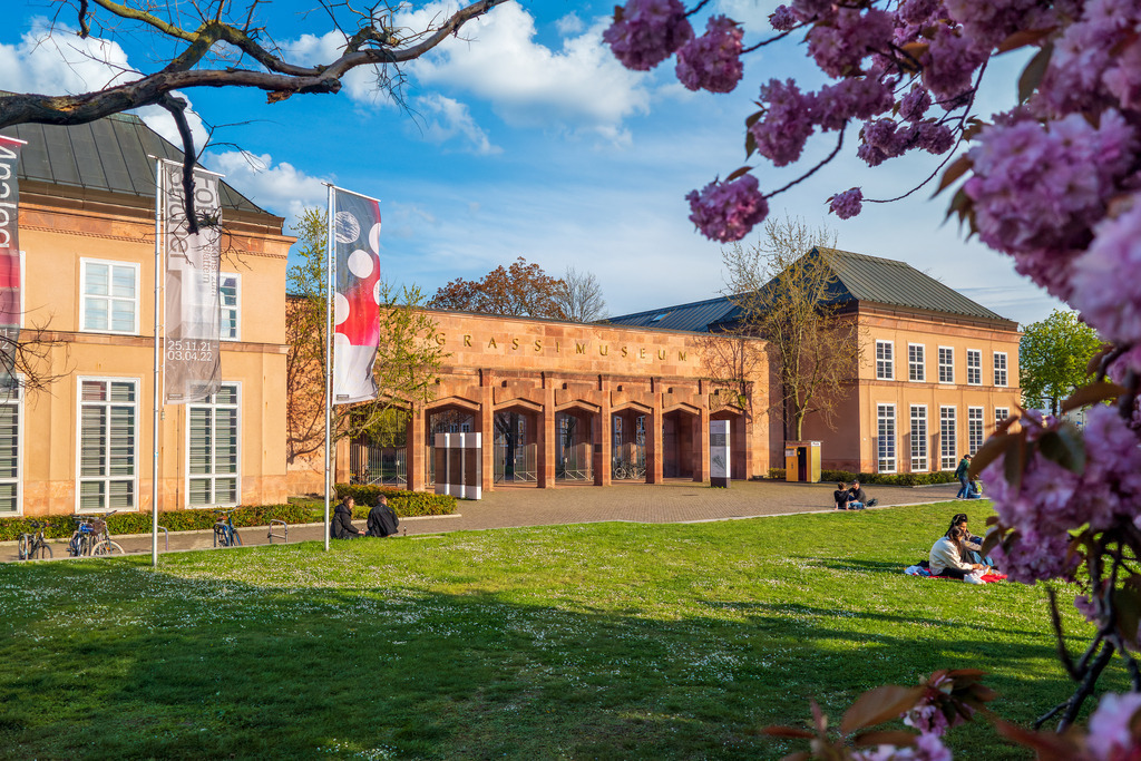 GRASSI Mueseum Leipzig | GRASSI Mueseum Leipzig im Frühling - Realisiert mit Pictrs.com