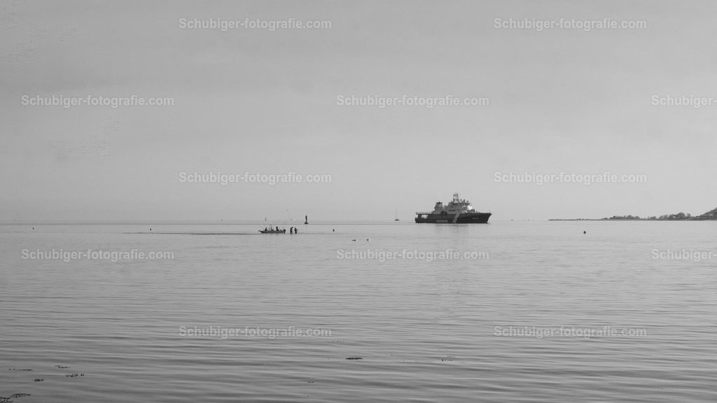 Fähre auf Überfahrt | Fähre auf Überfahrt im Meer vor Kiel - Realisiert mit Pictrs.com