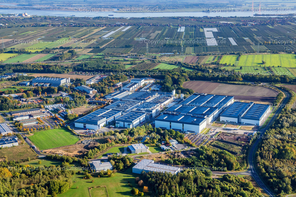 Stade_Airbus_Ottenbeck_ELS_4364091022 | STADE 09.10.2022 Gebäude und Produktionshallen auf dem Fabrikgelände Airbus Deutschland GmbH im Ortsteil Ottenbeck in Stade im Bundesland Niedersachsen, Deutschland. // Building and production halls on the premises Airbus Deutschland GmbH in the district Ottenbeck in Stade in the state Lower Saxony, Germany. Foto: Martin Elsen