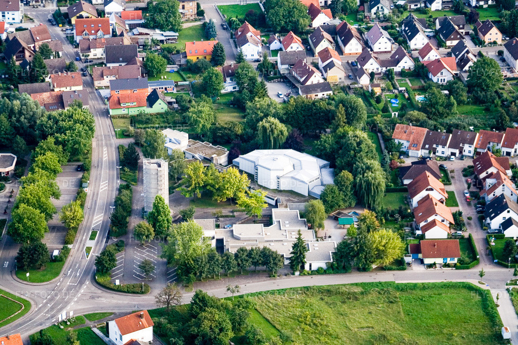 Luftbild: Heilig Geist Kirche im Ortsteil Illingen in Elchesheim-Illingen im Bundesland Baden-Württemberg in Deutschland. Foto: IMG_3850.jpg vom 10.09.2006 durch Werner Riehm/FLY-FOTO.de