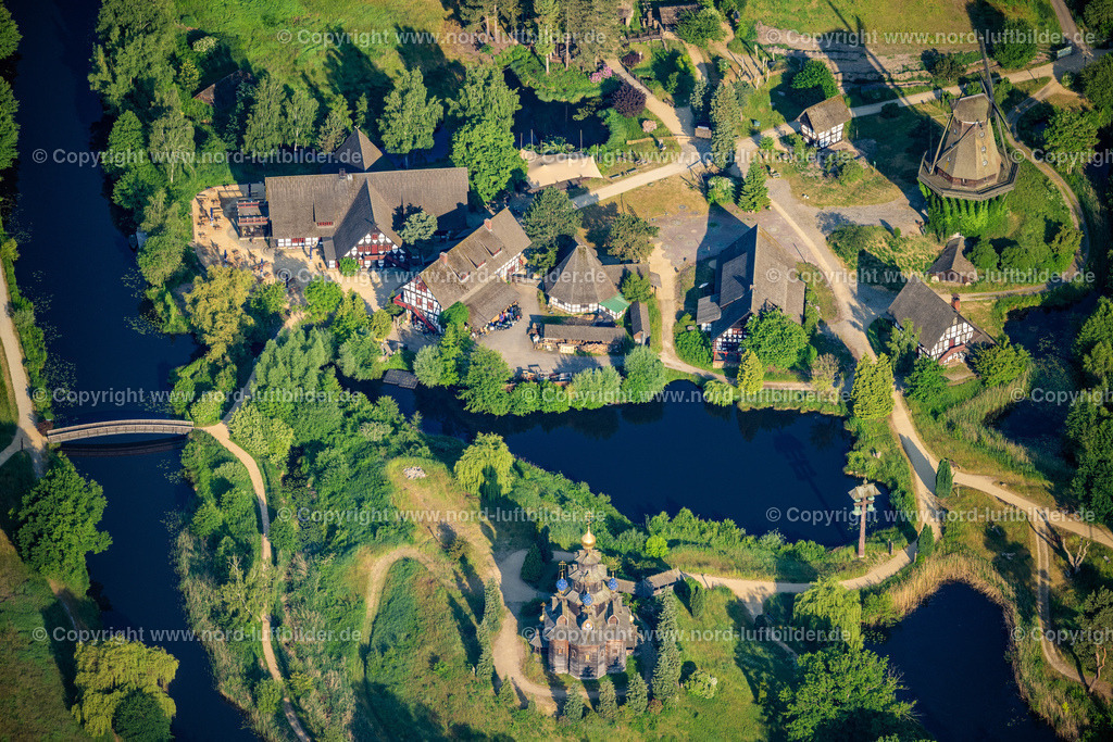Gifhorn_Internationales_Mühlenmuseum_ELS_0207050623 | GIFHORN 05.06.2023 Freiflächen und Teichlandschaft mit den Museum- und Ausstellungs- Gebäude- Ensemble Internationales Mühlenmuseum an der Bromer Straße in Gifhorn im Bundesland Niedersachsen, Deutschland. Weiterführende Informationen bei: V+T Internationales Mühlenmuseum GmbH. // Open spaces and pond landscape with the museum and exhibition building ensemble of the International Mill Museum on Bromer Strasse in Gifhorn in the state of Lower Saxony, Germany. Further information at: V+T Internationales Muehlenmuseum GmbH. Foto: Martin Elsen