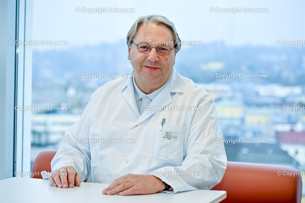 Norbert Sepp (Primar OK Elisabethinen Linz)_ 28.11.2023-4 | 28.11.2023, Linz, AUT, Ordensklinikum der Elisabethinen, Krankenhaus Linz, im Bild Norbert Sepp (Prim. Univ.-Prof. Dr., Ltg. der dermatologischen Abteilung des Ordensklinikum der Elisabethinen Linz)
