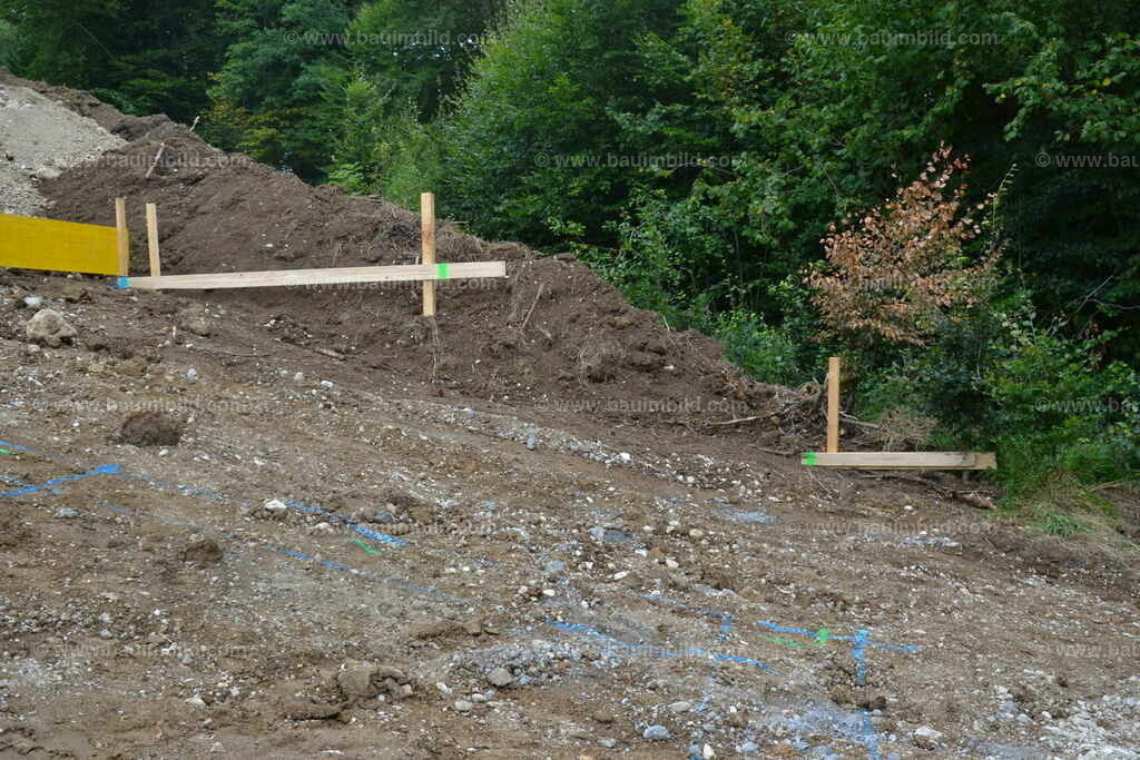 Schnurgerüst | Schnurböcke aus Holz am Hang