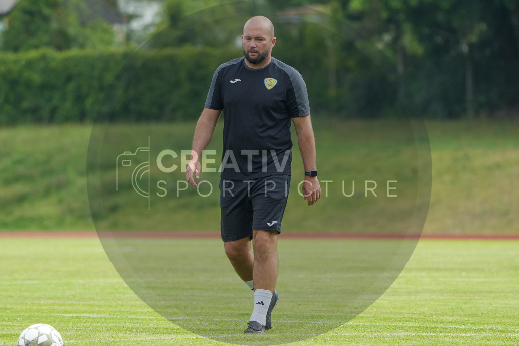 Fußball, Herren, Saison 2025/2026, Regionalliga Nordost, Trainingsauftakt des FSV 63 Luckenwalde am 18.06.2025 im Werner-Seelenbinder-Stadion, | Fußball, Herren, Saison 2025/2026, Regionalliga Nordost, Trainingsauftakt des FSV 63 Luckenwalde am 18.06.2025 im Werner-Seelenbinder-Stadion, Im Bild: Cheftrainer Michael Braune - Realisiert mit Pictrs.com