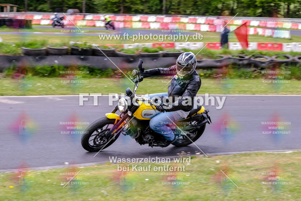 MotoTeamVBK-20935 | Hier findet Ihr Bilder von Touristenfahrten auf der Nürburgring Nordschleife oder von anderen Veranstaltungen die ich besucht habe. Viel Spass beim Durch Schauen 