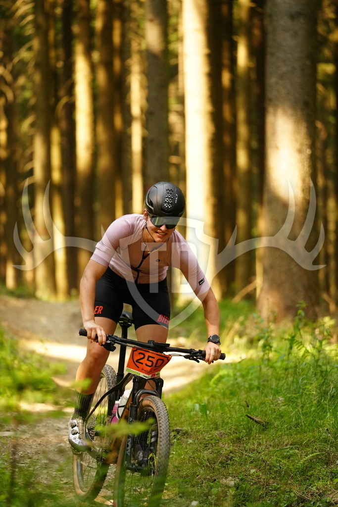 FC103002 | Fotogalerie der Treibjagd im Dunkelwald - Dein MTB Etappenrennen im Erzgebirge - Realisiert mit Pictrs.com