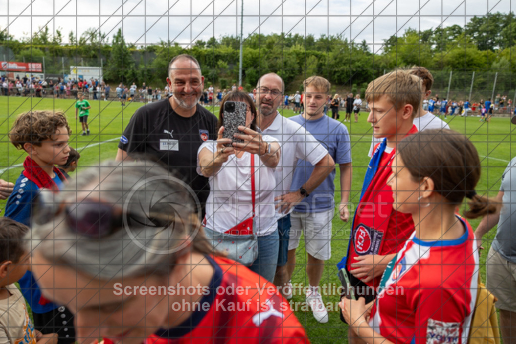 20250706_173037_2240 | #,TSG Salach (blau) vs. 1.FC Heidenheim (rot), Fußball, Freundschaftsspiel - WfV, Saison 2025/2026, Rasensportplatz, Staufenecker Str. 41, 73084 Salach, 06.07.2025 - 15:30 Uhr,Foto: PhotoPeet-Sportfotografie/Peter Harich