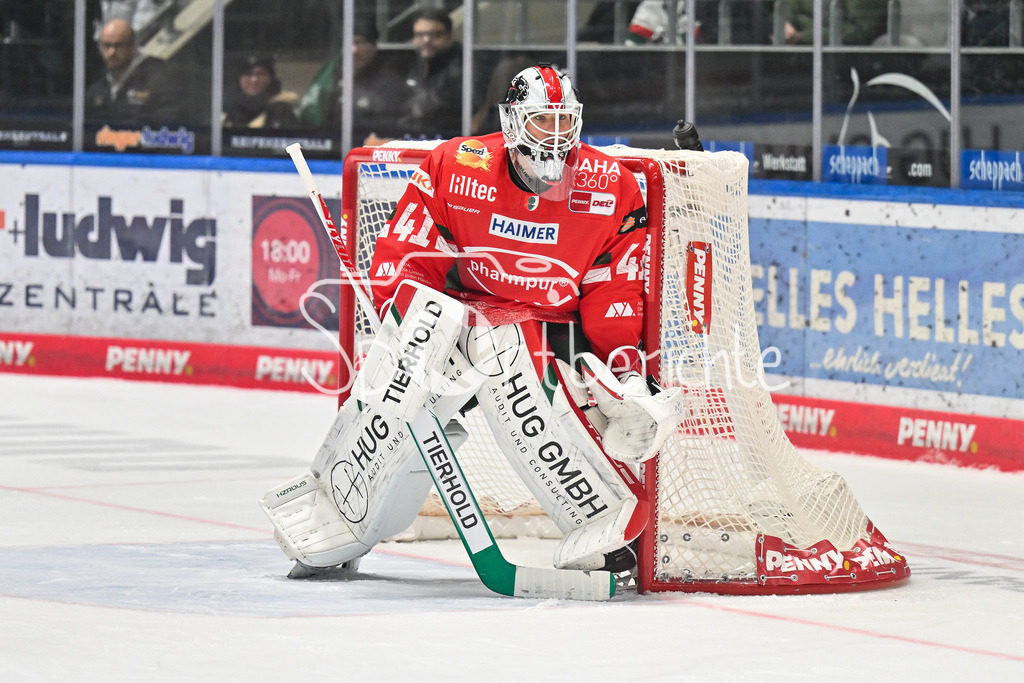 Augsburger Panther - Eisbären Berlin | aUGSBURG, GERMANY - 27. JANUARY: in Aktion Peyton JONES (Augsburger Panther 41) / Einzelfoto / Freisteller während dem Match zwischen den Augsburger Panthern und den Fischtown Pinguins am 43. Spieltag der Penny DEL im Curt Frenzel Stadion