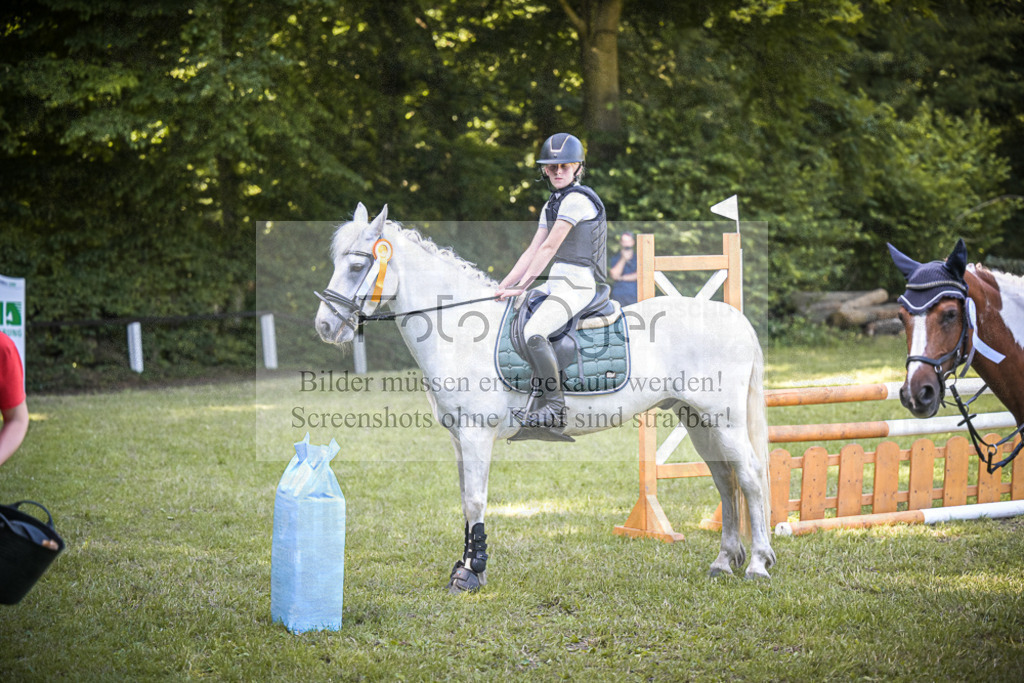 DOS_0737 | Entdecke hochwertige Reitturnierfotos von Foto Oger. Professionell, emotional und authentisch – jetzt Lieblingsmomente im Shop bestellen.Deutschlandweite Turnierfotografie. - Realisiert mit Pictrs.com