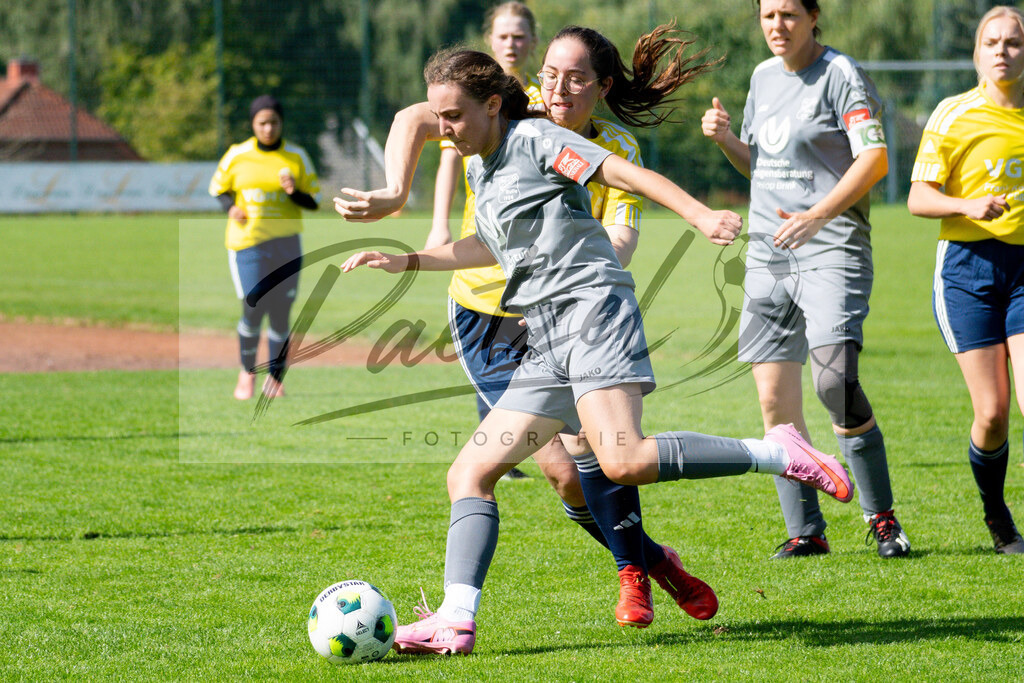 20260906_RULSVK_0977 | Fußball, Frauen:   beim Spiel der Kreisliga zwischen SG Rulle/Haste vs. SV Kettenkamp am 06.09.2026 im Stavermann-Sportpark in Rulle/Wallenhorst, Deutschland.(Foto von Nico Paetzel) - Realisiert mit Pictrs.com