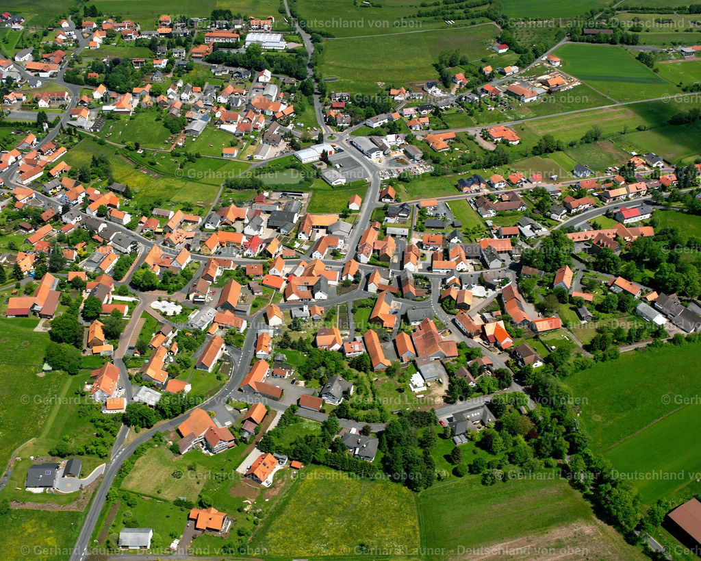 2615319 | FREIENSTEINAU 09.06.2006 Ortsansicht der Straßen und Häuser der Wohngebiete in Freiensteinau im Bundesland Hessen, Deutschland // Town View of the streets and houses of the residential areas in Freiensteinau in the state Hesse, Germany Foto: Gerhard Launer