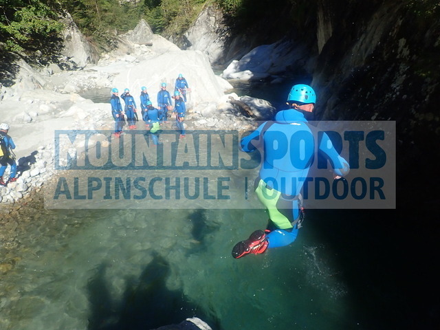 P1010041 | Bestelle die Bilder deines Berg- oder Wasser-Abenteuers mit Mountain Sports bequem von zu Hause aus direkt über unseren Online Fotoshop von pictrs.com. - Realisiert mit Pictrs.com