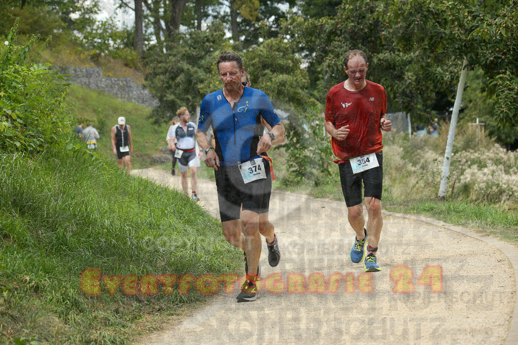 250824_1342_EX1_3321 | Sportfotografie im Rhein-Sieg Kreis, Köln, Bonn, NRW, Rheinland Pfalz, Hessen, etc. Unser Tätigkeitsfeld umfasst den Laufsport vom Volkslauf über den Marathon, Duathlon, Triathon bis zum Ultralauf wie Kölnpfad Ultra oder Schindertrail.