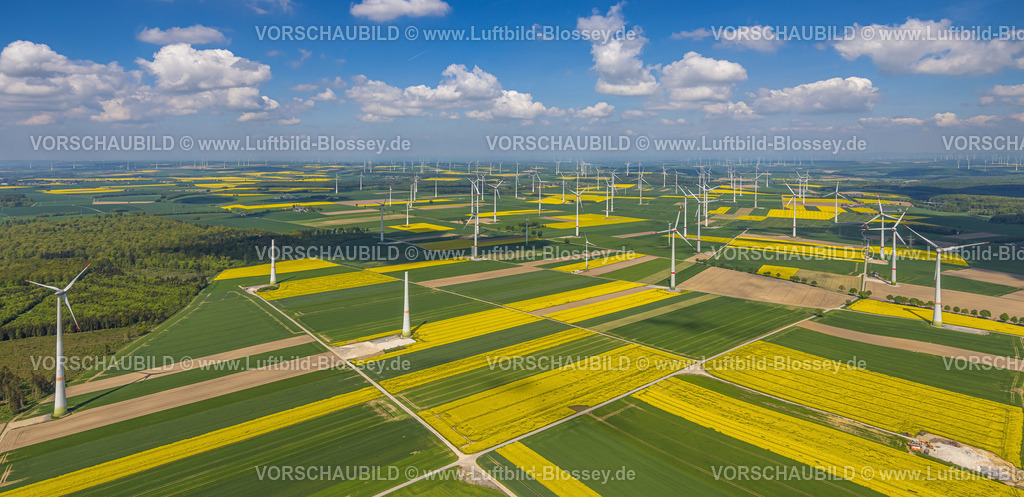 Marsberg240504389Meerhof | Luftbild, Windpark Windenergieanlagen bei Meerhof, Rapsfelder und grüne Wiesen und Felder, Fernsicht mit blauem Himmel und Wolken, Meerhof, Marsberg, Sauerland, Nordrhein-Westfalen, Deutschland
