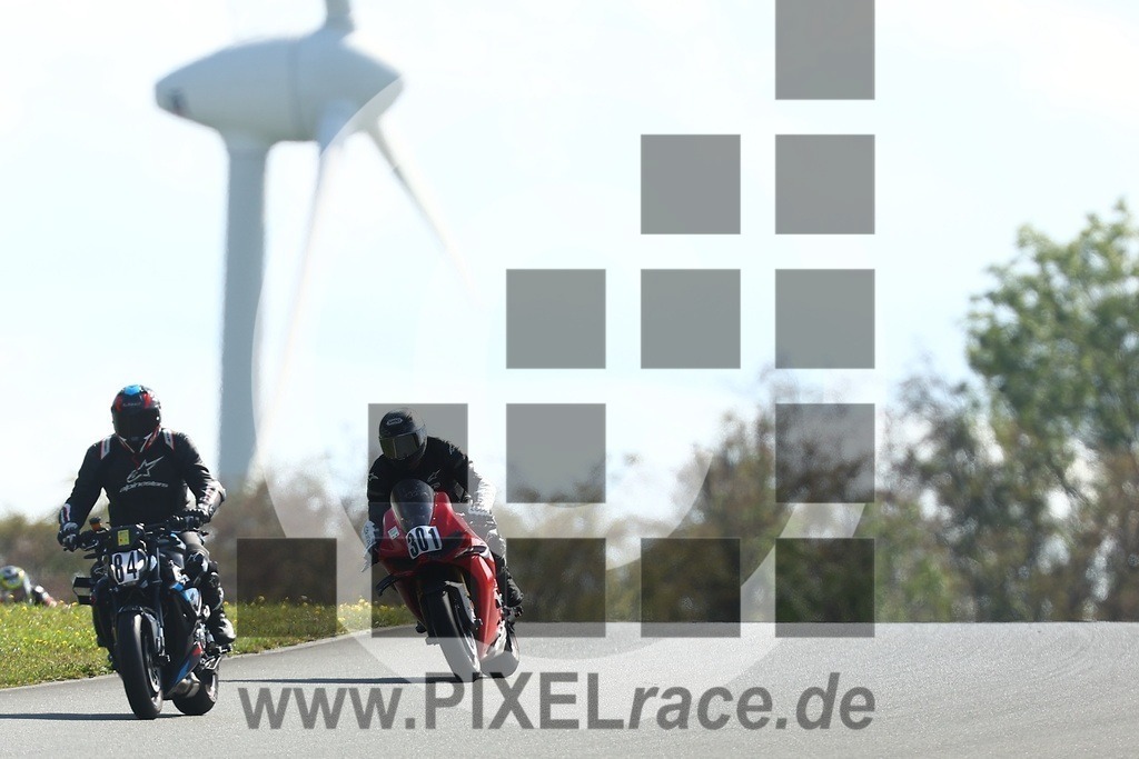0301-20260908_04534 | Schöne Erinnerungen an spannende Momente - das festzuhalten ist unser Job. PIXELrace.de ist seit 2003 auf den Rennstrecken Europas unterwegs um die Action draußen beim Fahren und die wunderbare Stimmung imm Fahrerlager für euch einzufangen.