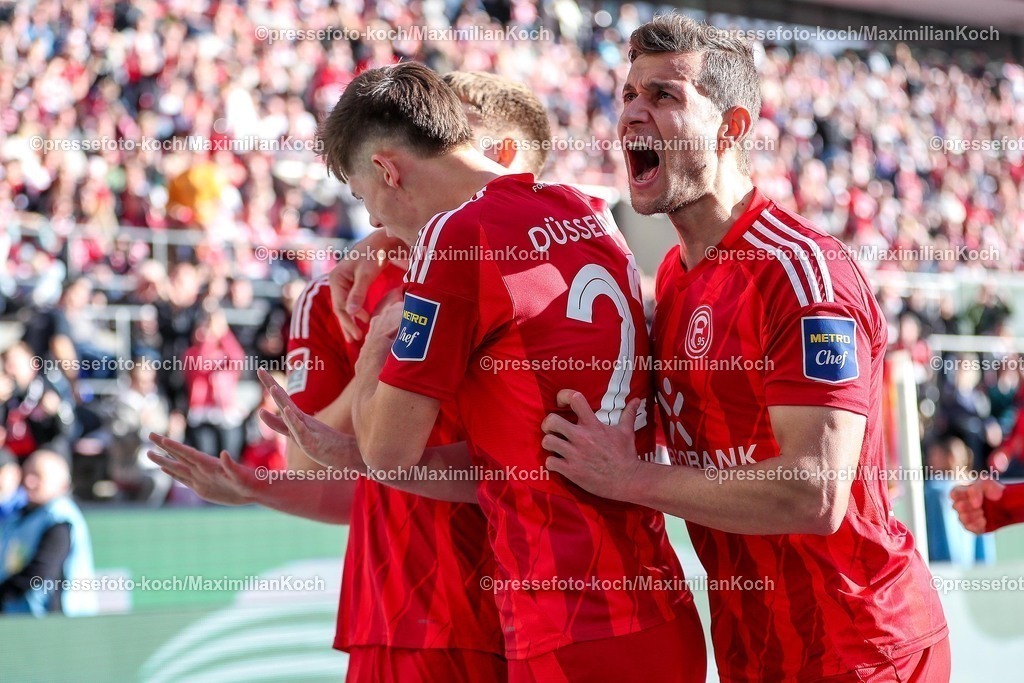 1FC23022502232 | 23.02.2025, Fußball, 1. FC Köln - Fortuna Düsseldorf, 2.. Fußball Bundesliga, 23. Spieltag, RheinEnergie-STADION, Saison 2024 2025: Torjubel nach dem 1:1 Ausgleich nach Handelfmeter durch Torschütze Isak Johannesson (Fortuna Düsseldorf #8). Zusammen mit Danny Schmidt (Fortuna Düsseldorf #22) und Tim Oberdorf (Fortuna Düsseldorf #15)DFB regulations prohibit any use of photographs as image sequences and or quasi-video.