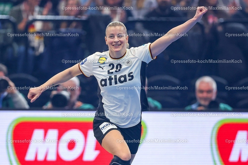 IHF04122501045 | 04.12.2025, Handball WM Frauen, Hauptrunde, Deutschland - Montenegro, 27th IHF Women's Handball World Championship, Westfalenhalle Dortmund: Antje Doll (GER #29) jubelnd 