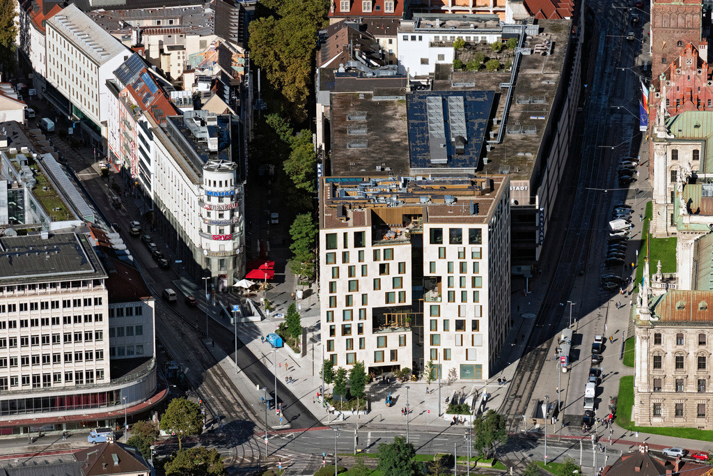 dr__0054322.jpg | MüNCHEN 07.10.2024 Hotelanlage " Königshof " an der Bayerstraße - Karlsplatz - Prielmayerstraße im Ortsteil Ludwigsvorstadt-Isarvorstadt in München im Bundesland Bayern, Deutschland. Weiterführende Informationen bei: Hydro-Tech GmbH,  LeitWerk AG,  NIETO SOBEJANO ARQUITECTOS GMBH,  Reiter-Hahne Architektin+Beratender Ingenieur PartG mbB,  ZECH Bau SE. // New construction site the hotel complex " Koenigshof " on Bayerstrasse - Karlsplatz - Prielmayerstrasse in the district Ludwigsvorstadt-Isarvorstadt in Munich in the state Bavaria, Germany. Further information at: Hydro-Tech GmbH,  LeitWerk AG,  NIETO SOBEJANO ARQUITECTOS GMBH,  Reiter-Hahne Architektin+Beratender Ingenieur PartG mbB,  ZECH Bau SE. Foto: Daniel Reiter