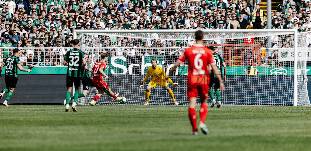 3. Liga, Saison 2023/24, 32. Spieltag: SC Preußen Münster - Jahn Regensburg | Münster, 06.04.2024: 3. Liga, 32. Spieltag, SC Preußen Münster gegen Jahn Regensburg im LVM-Preußenstadion in Münster. Foto: sportfotografie.ms | Markus Paletta - Realisiert mit Pictrs.com